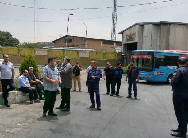 خبرگزاری فارس درباره تجمع اعتراضی رانندگان اتوبوس در تهران: پس از گفتگوی زاکانی، عدهای از آنها محل را ترک کردند، اما برخی معترضان بر ادامه تجمع اصرار داشتند؛ اینها از ابتدا هم با حرارت بیشتری اعتراض میکردند و شعارهای تندتری سر میدادند خبرگزاری فارس درباره تجمع اعتراضی رانندگان اتوبوس در تهران: پس از گفتگوی زاکانی، عدهای از آنها محل را ترک کردند، اما برخی معترضان بر ادامه تجمع اصرار داشتند؛ اینها از ابتدا هم با حرارت بیشتری اعتراض میکردند و شعارهای تندتری سر میدادند