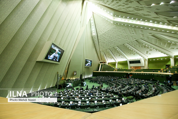 التهاب در صحن مجلس درپی اظهارات عجیب رئیس کمیسیون جوانی جمعیت التهاب در صحن مجلس درپی اظهارات عجیب رئیس کمیسیون جوانی جمعیت
