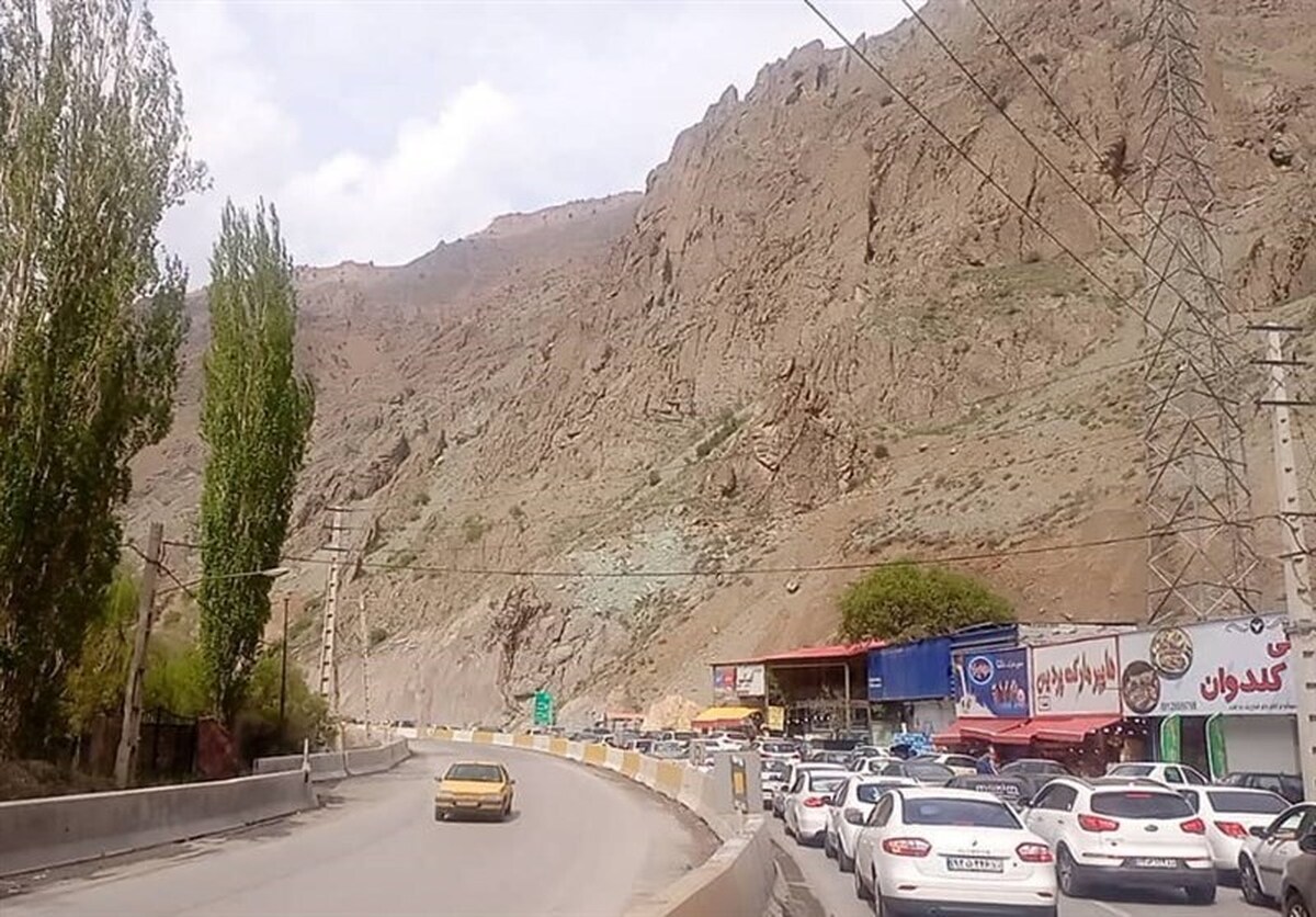 ترافیک سنگین در محورهای شمالی کشور/ جاده چالوس و آزادراه تهران–شمال قفل شد ترافیک سنگین در محورهای شمالی کشور/ جاده چالوس و آزادراه تهران–شمال قفل شد